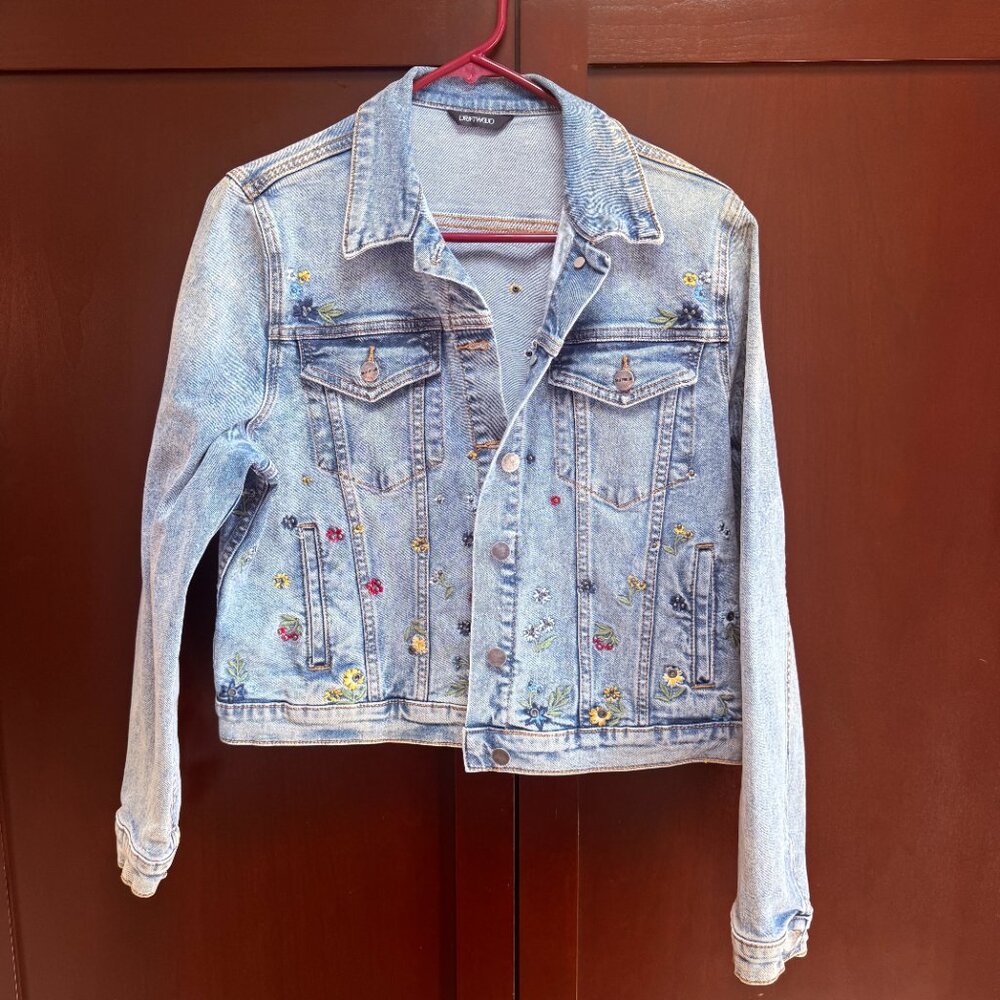 Driftwood  Floral Embroidered / Rivets Distressed Denim Jacket L